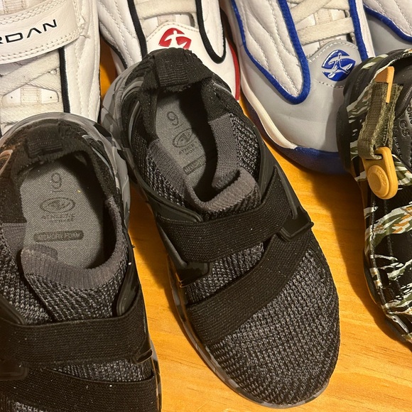 Toddler Boys shoes size 9C - Picture 6 of 6